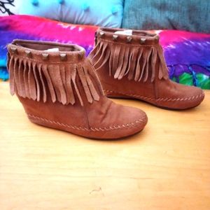 Hidden wedge moccasins